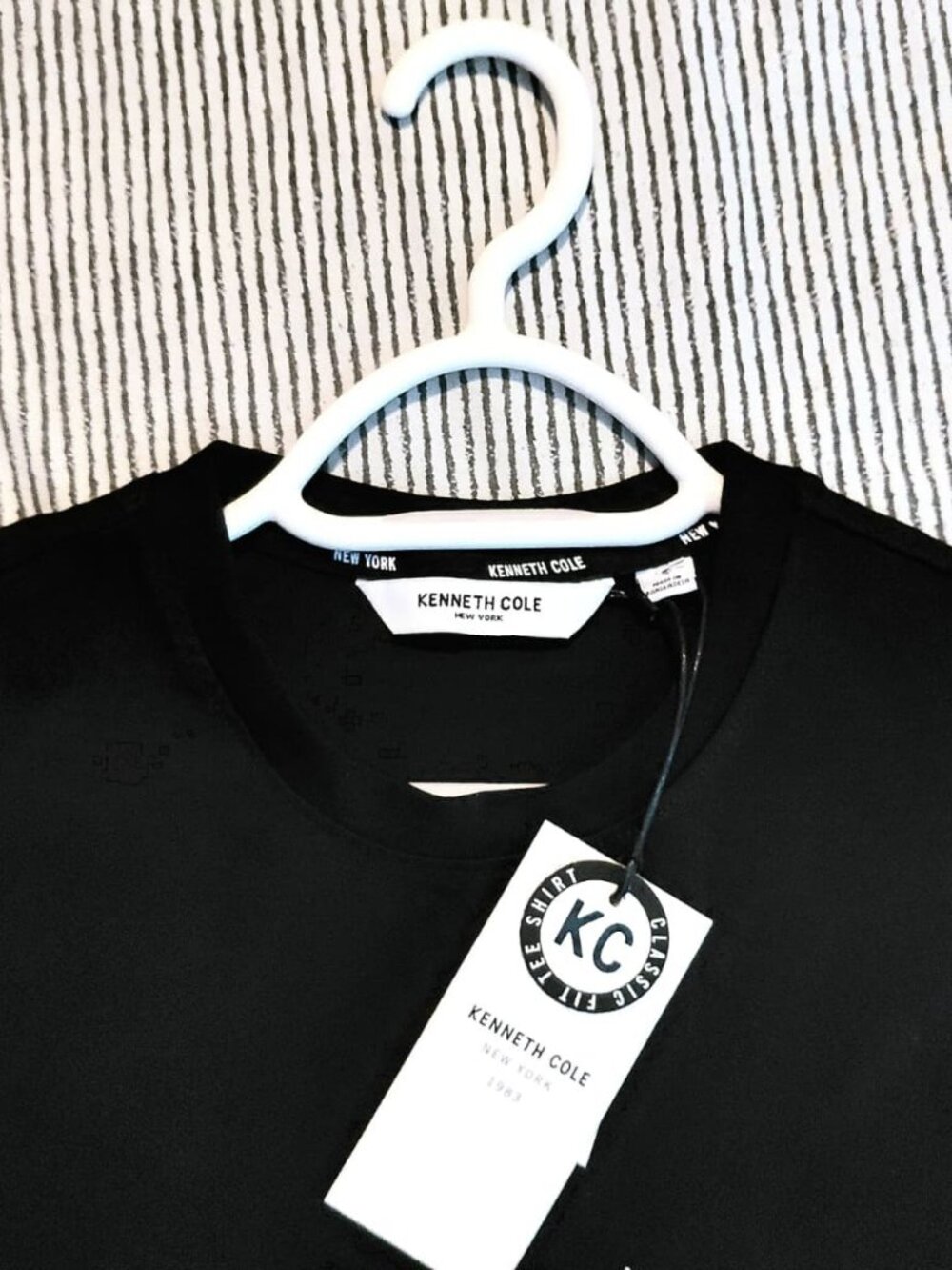 Kenneth Cole New York Men's Classic Fit Black T-Shirt (NWT) - Picture 3 of 7